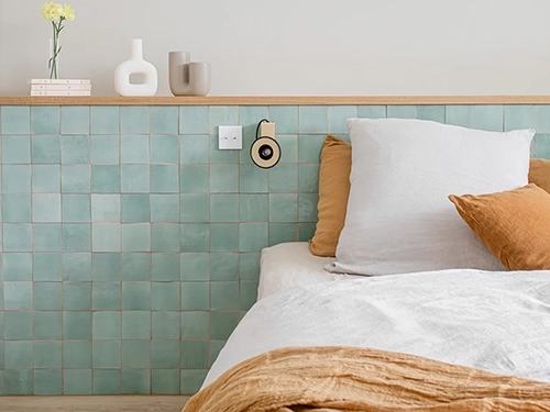 Pared de azulejos de Zellige Azul en Dormitorio